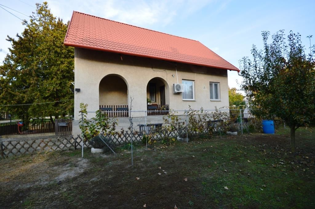 Eladó 106 m2 ház - Ercsi